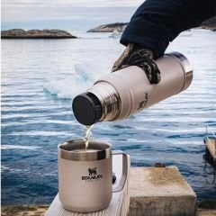 Stanley Klasik Vakumlu Paslanmaz Çelik Termos 0.75 LT 0,75 LT - Koyu Beyaz